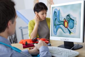 Ωτοτρινολαρυγγολόγος στο ιατρείο του